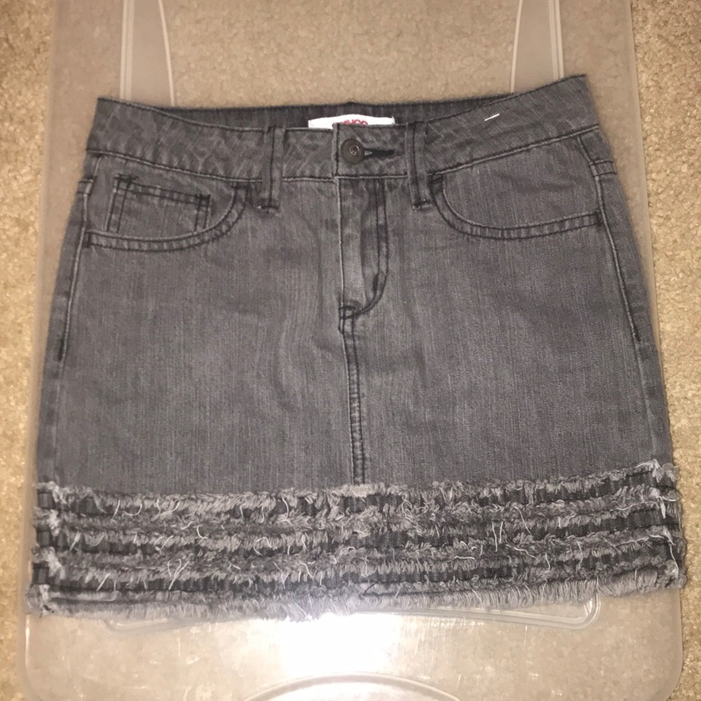 Gray skirt with cute details